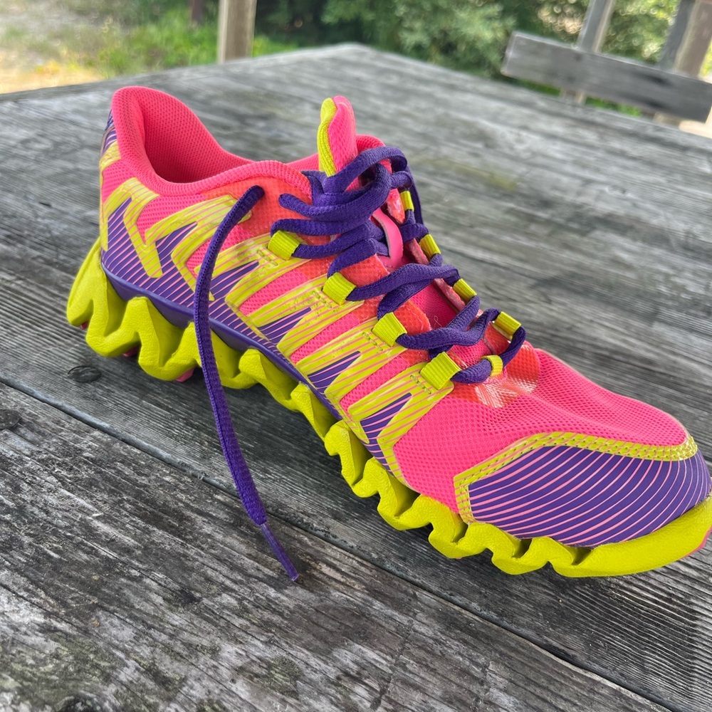 REEBOCKS ZAGTECH MENS 5 USA Vibrant Pink and Yellow Athletic Shoe